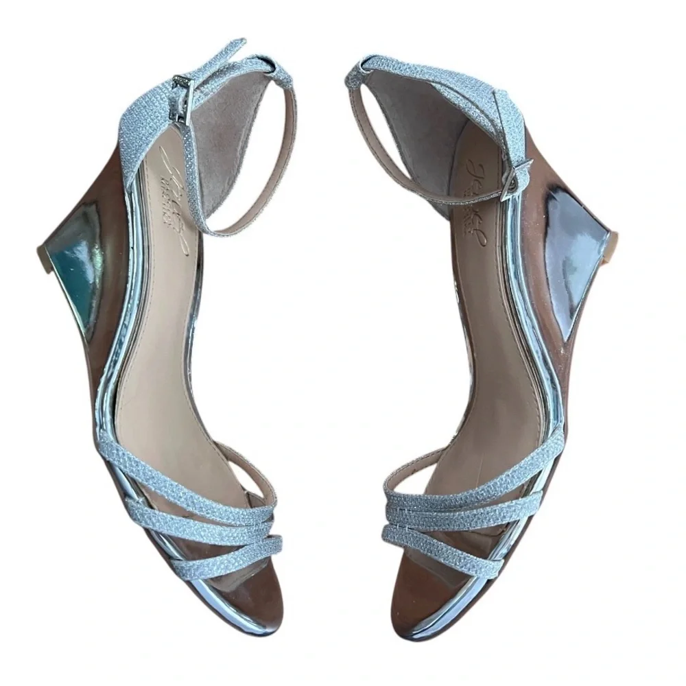 Badgley Mischka Silver Metallic Jewel Wedge Sandals Size 7